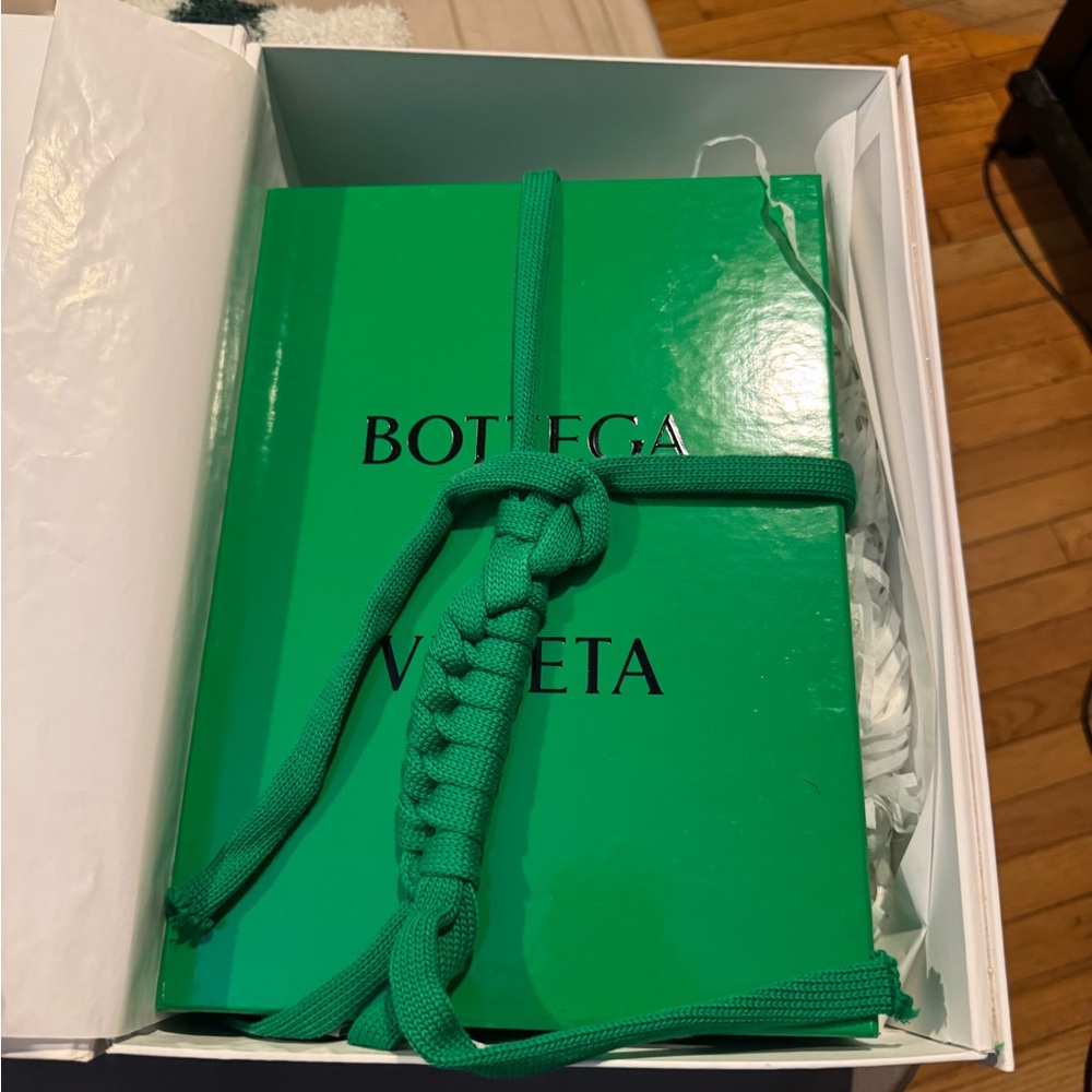 Bottega Veneta Green Box with Braided Rope